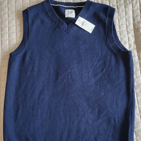 NWT GAP KIDS Boy's Sweater Vest Size Medium Navy With white trim - Picture 6 of 6